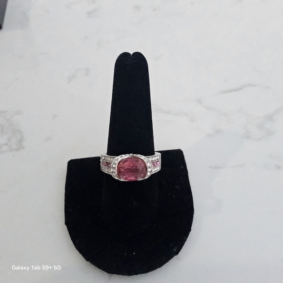 Radiant Red and Silver Ring with Striking Gemstone - Picture 4 of 8